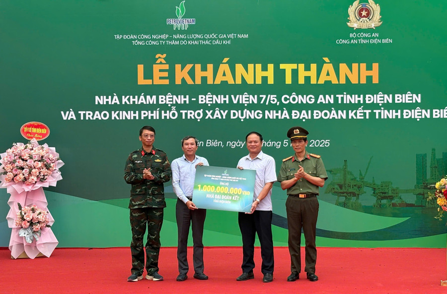 Tổng Công ty Thăm dò và Khai thác Dầu khí trao 1 tỷ đồng xây dựng nhà đại đoàn kết cho người dân có hoàn cảnh đặc biệt khó khăn trên địa bàn tỉnh Điện Biên. nha-kham-benh-bv-75-1-6802.jpg