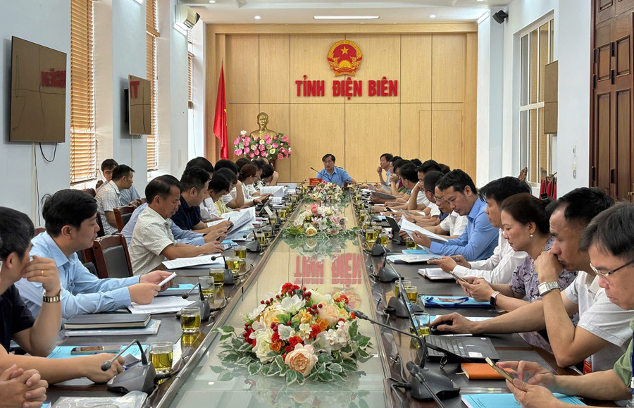 Quang cảnh cuộc họp.