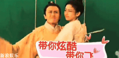 Triệu Lệ Dĩnh cùng bạn diễn cũng "bơi" rất nỗ lực bằng dây cáp. Triệu Lệ Dĩnh cùng bạn diễn cũng "bơi" rất nỗ lực bằng dây cáp.