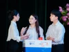 Sinh viên trao đổi trước khi thuyết trình trong cuộc thi tuyên truyền về Nghị quyết 57-NQ/TW.
