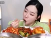 Trào lưu mukbang bắt nguồn từ Hàn Quốc và du nhập vào rất nhiều nước trên thế giới trong đó có Việt Nam. Ảnh: INT