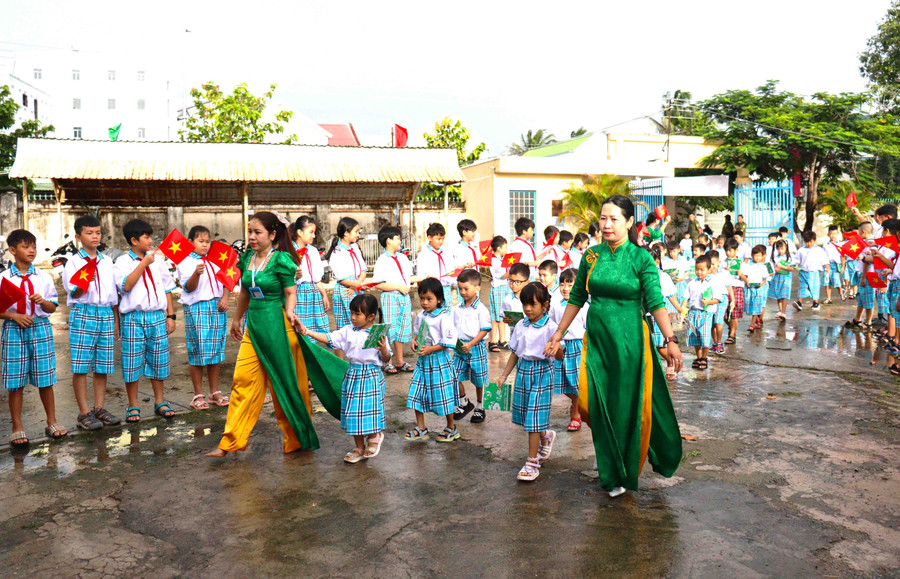 Học sinh Trường Tiểu học Tiểu học Pháo Đài 1 (TP Hà Tiên, Kiên Giang).