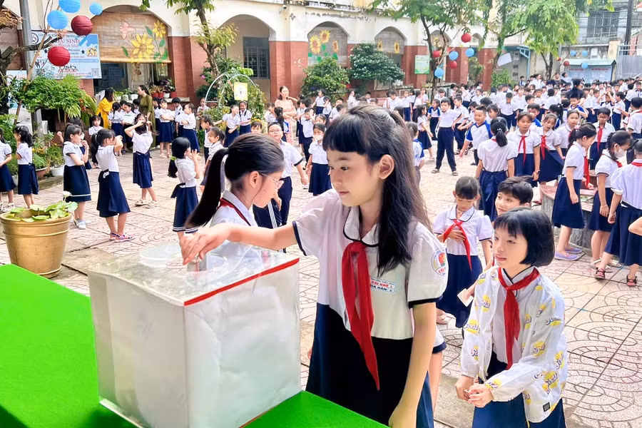 am ap nghia tinh thay tro can tho huong ve dong bao vung bao lu (12).jpg