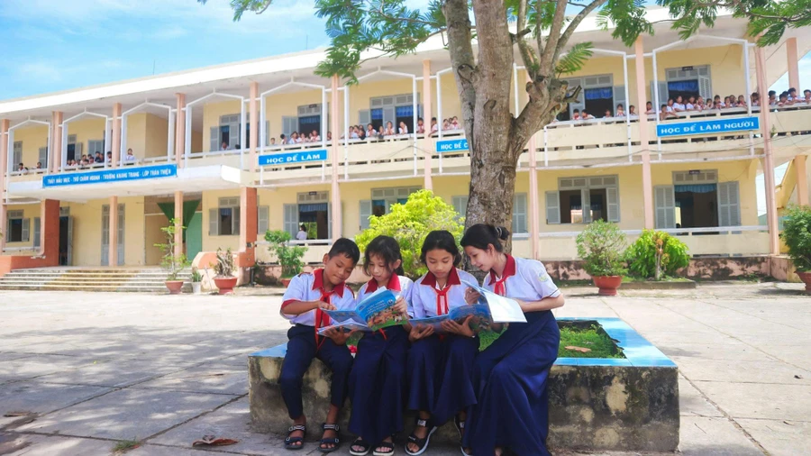 Những ngôi trường ở vùng đồng bào Khmer đã được đầu tư "khoác áo mới".