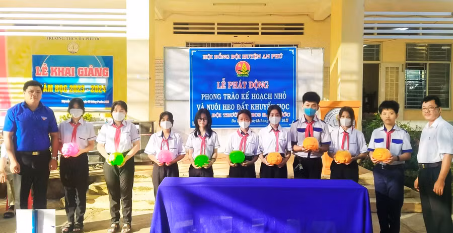 thay giao giam ngheo an giang (1).jpg