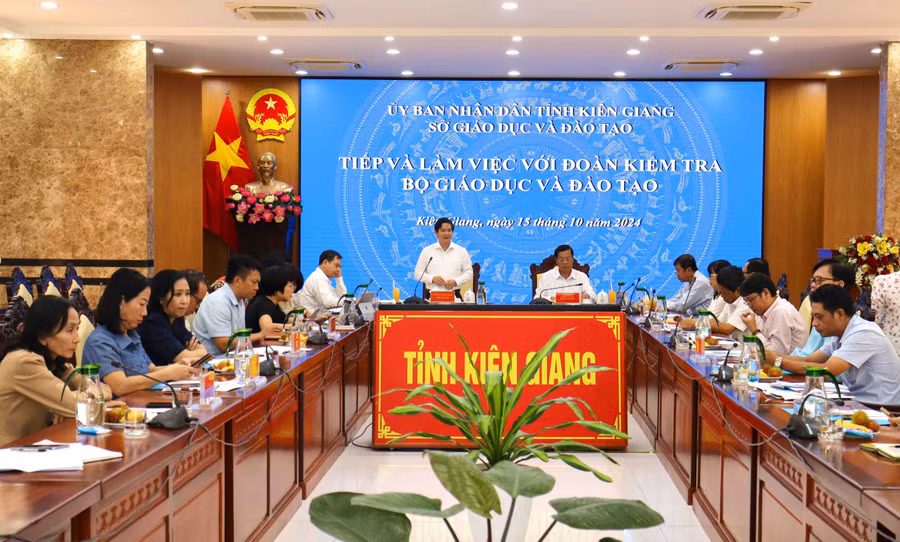 Vụ trưởng Vụ Giáo dục tiểu học (Bộ GD&ĐT) Thái Văn Tài phát biểu tại buổi làm việc.