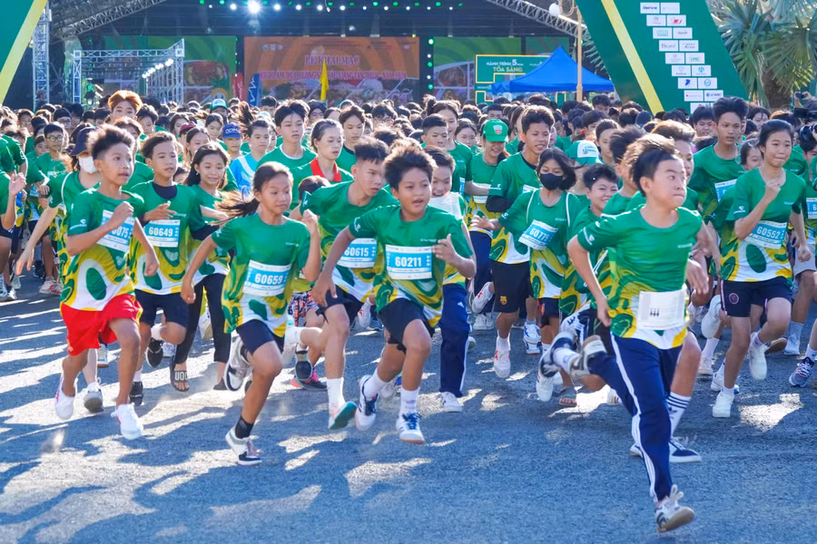 Hơn 2.000 VĐV nhí tham gia giải chạy.