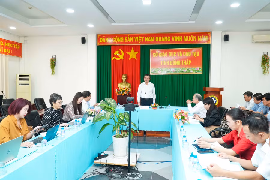 Quang cảnh buổi làm việc của Đoàn công tác.