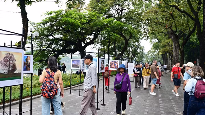 Không gian phố đi bộ hồ Hoàn Kiếm - Ảnh minh họa.