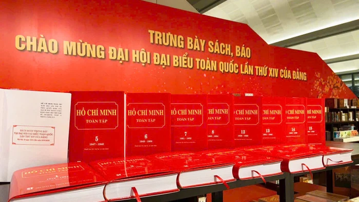 Bộ sách "Hồ Chí Minh Toàn tập" được tái bản, trưng bày chào mừng Đại hội XIV của Đảng.