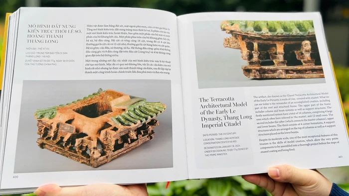 Cách trình bày song ngữ Việt - Anh giúp mở rộng phạm vi tiếp cận, đưa các giá trị văn hóa Việt Nam đến gần hơn với bạn bè quốc tế.