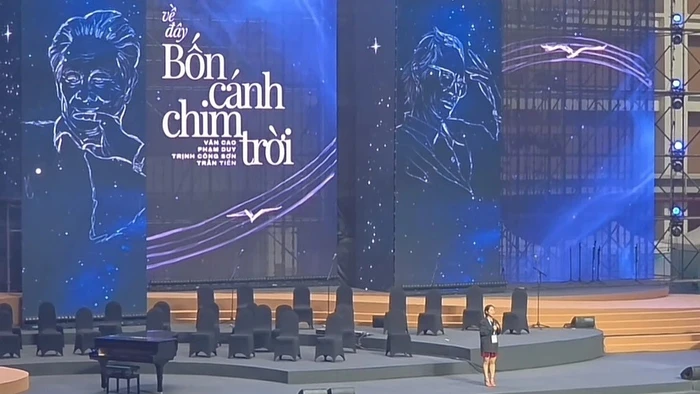 Đại diện ban tổ chức "Về đây bốn cánh chim trời" thông báo hoãn chương trình - Ảnh chụp màn hình.