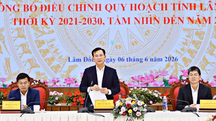 Chủ tịch UBND tỉnh Lâm Đồng Hồ Văn Mười chủ trì Hội nghị công bố Điều chỉnh Quy hoạch tỉnh.