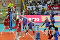 Trận Chung kết giữa đội tuyển bóng chuyền nữ Việt Nam và CLB Korabelka (Nga) diễn ra sôi nổi, kịch tính. Trong set 1, các thành viên, đội tuyển Việt Nam thi đấu tập trung nhưng không khắc chế sức mạnh của đối phương, CLB Korabelka đã vươn lên giành thắng lợi với tỷ số 25 - 19.