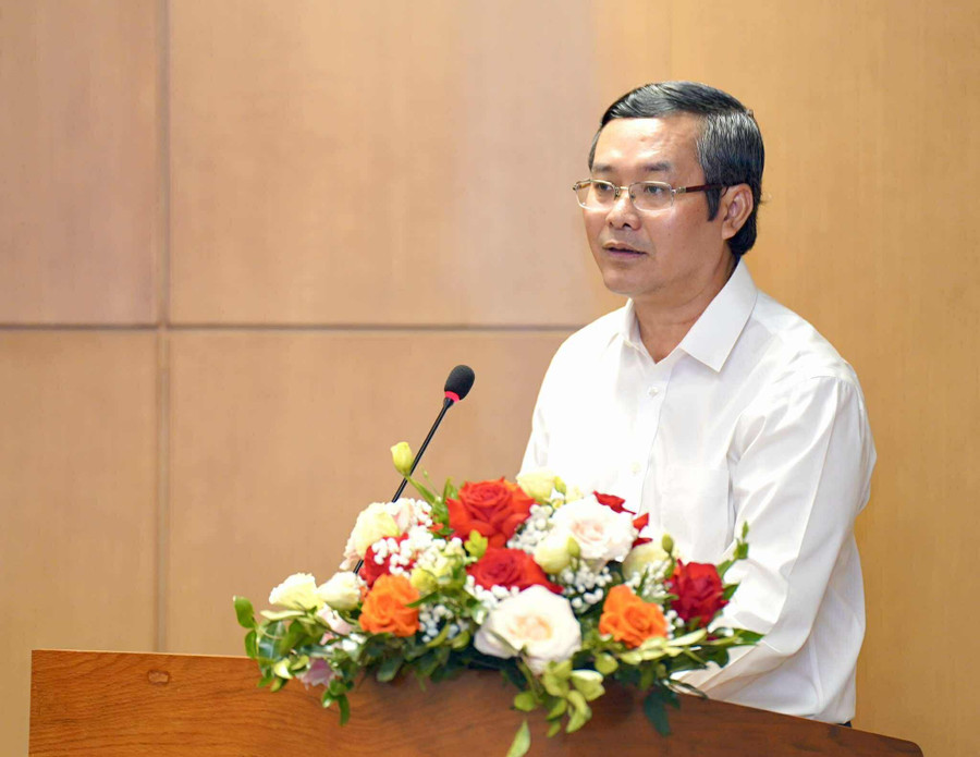 Thứ trưởng Bộ GD&ĐT Nguyễn Văn Phúc phát biểu khai mạc. giai-bao-chi-41.jpg