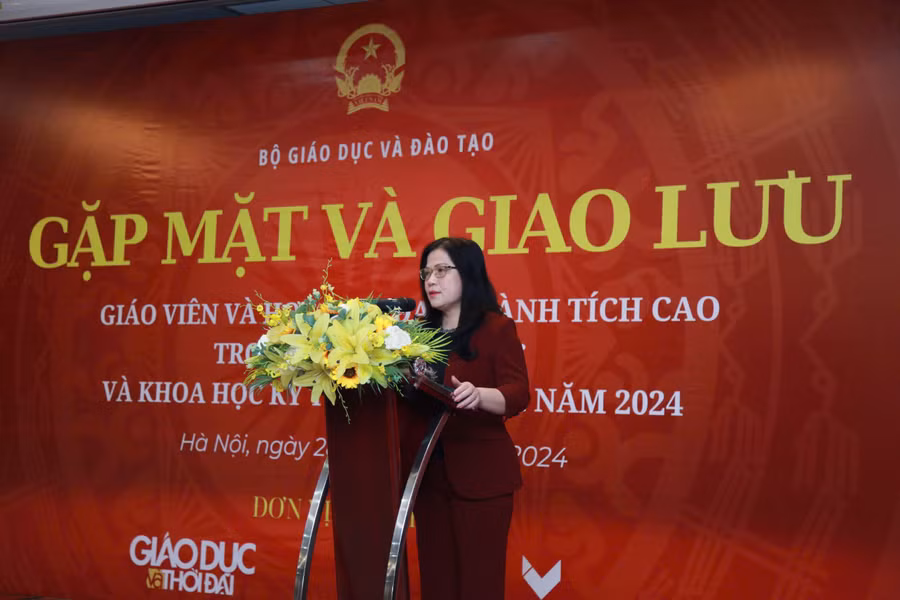 Giao lưu với giáo viên, học sinh thi Olympic và KHKT quốc tế năm 2024