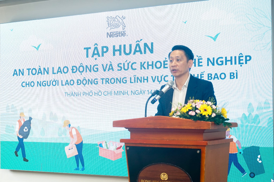Ông Khuất Quang Hưng, Phó Tổng Giám đốc phụ trách Đối ngoại và Truyền thông, công ty Nestlé Việt Nam phát biểu khai mạc Chương trình. fvnl3rs.jpg