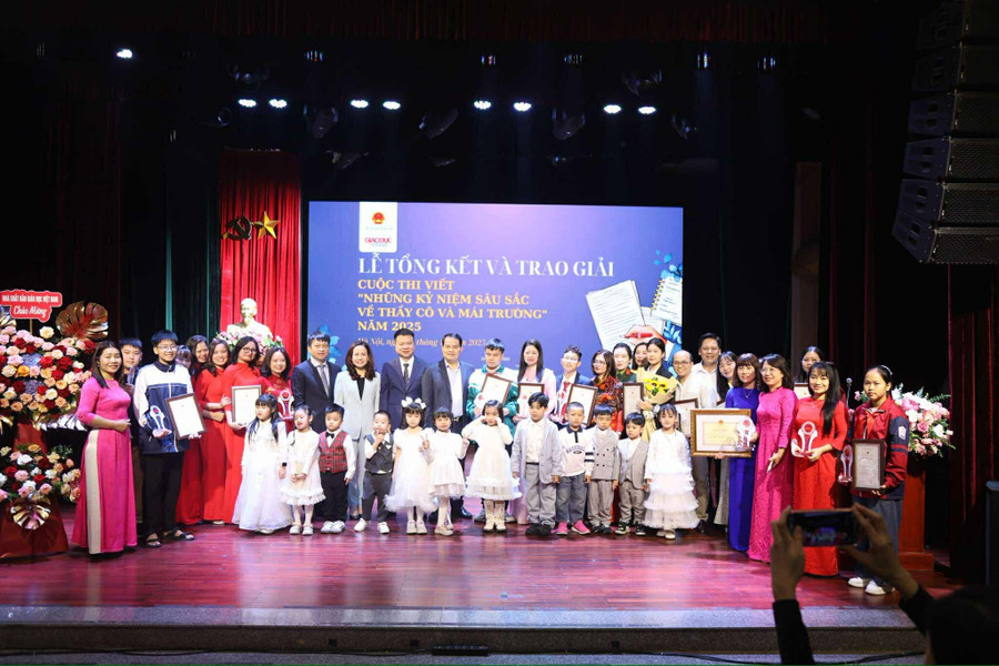 Trao giải cuộc thi 'Những kỷ niệm sâu sắc về thầy cô và mái trường' năm 2025