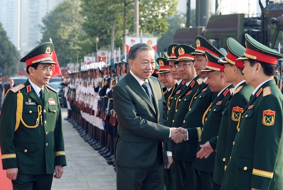 Tổng Bí thư Tô Lâm với Lãnh đạo Quân ủy Trung ương - Bộ Quốc phòng. (Ảnh: Thống Nhất/TTXVN)