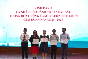 Các nhà khoa học được biểu dương vì thành tích nổi bật trong nghiên cứu, khởi nghiệp đổi mới sáng tạo và chuyển giao công nghệ.