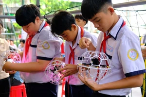 Các em học sinh trong cuộc thi điều khiển Drone được Nhà Thiếu nhi TPHCM tổ chức năm 2024. Ảnh: Nhà Thiếu nhi TPHCM.