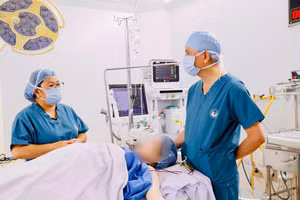 Ê-kíp bác sĩ Bệnh viện Từ Dũ và Bệnh viện Nhi Đồng 1 thực hiện ca can thiệp thông tim bào thai.