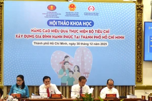 Các đại biểu chủ trì hội thảo tại UBND TPHCM.