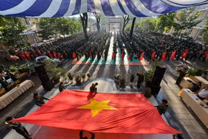 Học sinh Trường THPT Nguyễn Du trong lễ khai mạc Học kỳ Quân đội năm học 2025-2026.