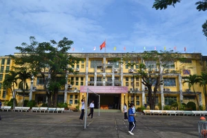 Cơ sở vật chất Trường THPT Nguyễn Huệ sau hơn 20 năm sử dụng bộc lộ nhiều hạn chế, gây áp lực tổ chức dạy học. Ảnh: H.P