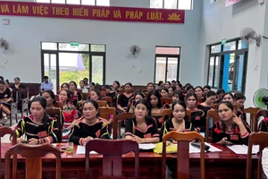 Phụ nữ người dân tộc thiểu số tham gia lớp học trong mô hình hỗ trợ nâng cao kỹ năng và tri thức số cho phụ nữ vùng cao, được duy trì mỗi năm. Ảnh: PNDL