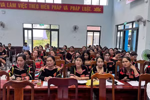 Phụ nữ người dân tộc thiểu số tham gia lớp học trong mô hình hỗ trợ nâng cao kỹ năng và tri thức số cho phụ nữ vùng cao, được duy trì mỗi năm. Ảnh: PNDL