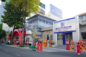 Bệnh viện Nhân dân Gia Định Cơ sở 2 tọa lạc tại khu vực lõi trung tâm TPHCM, thuận lợi cho công tác cấp cứu ngoại viện.