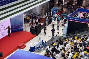 Sự kiện thu hút hơn 20.000 sinh viên tham dự với nhiều hoạt động bổ ích. Ảnh: H.P