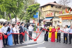 Lễ công bố quyết định đặt tên đường Phạm Khắc diễn ra tại trung tâm thành phố.