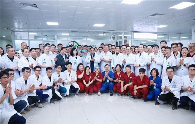 Thủ tướng Phạm Minh Chính thăm, chúc Tết cán bộ, bác sĩ, nhân viên y tế Bệnh viện hữu nghị Việt Đức. Ảnh: Dương Giang/TTXVN