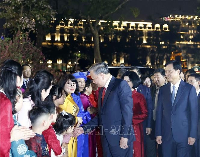 Tổng Bí thư Tô Lâm và đại biểu đại diện các tầng lớp nhân dân. Ảnh: Thống Nhất/TTXVN