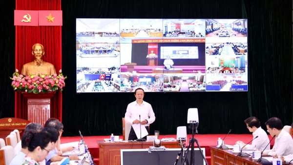 Thứ trưởng Thường trực Phạm Ngọc Thưởng chủ trì hội nghị.