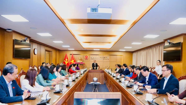 Bộ trưởng Nguyễn Kim Sơn chủ trì buổi gặp mặt.