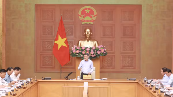 Thủ tướng Lê Minh Hưng chủ trì buổi làm việc.