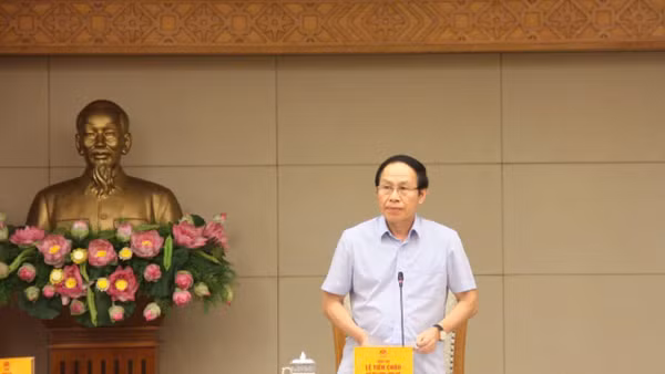 Phó Thủ tướng Lê Tiến Châu phát biểu tại cuộc họp.