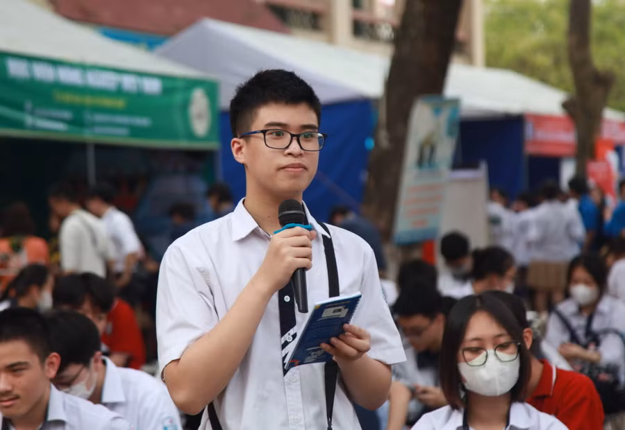 Học sinh có nhiều thông tin sau buổi tư vấn hướng nghiệp.