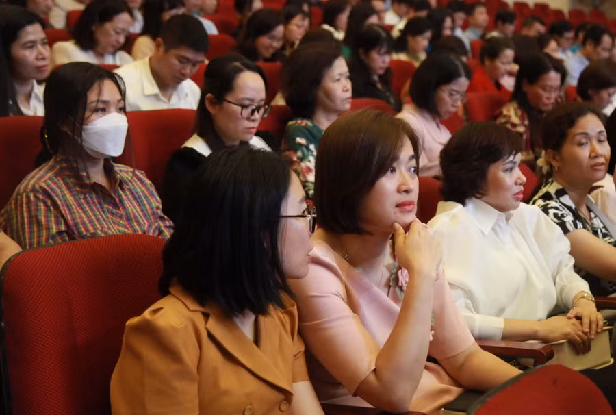 Các đại biểu dự hội nghị. Các đại biểu dự hội nghị.