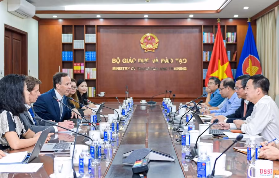 Quang cảnh buổi làm việc.