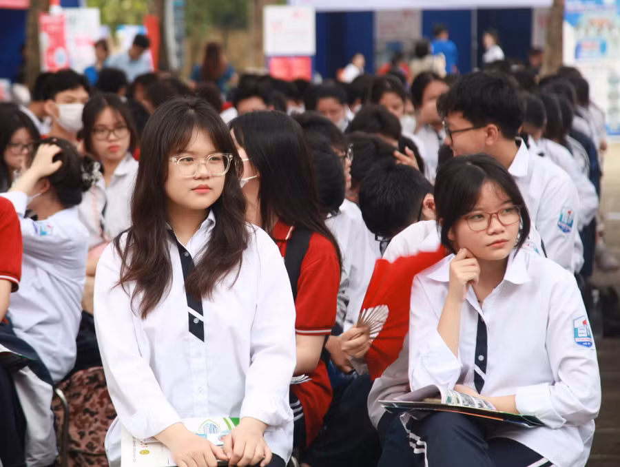 Các ngành khoa học công nghệ cũng thu hút được sự quan tâm của nhiều học sinh nữ.