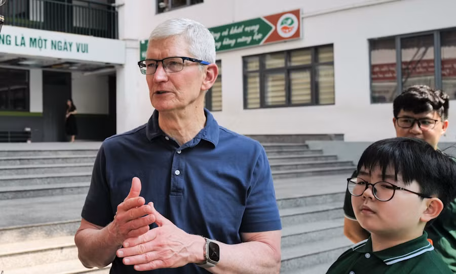 Tổng giám đốc Apple giao lưu cùng học sinh trường TH&amp;THCS Ngôi sao Hà Nội.