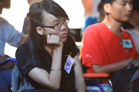 Rát từng là cô bé nhút nhát, tự ti vì khuyết tật của mình.