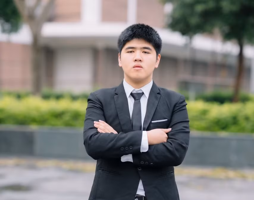 Nguyễn Văn Hoàng lớp 12, Trường THPT Chuyên Bắc Ninh.