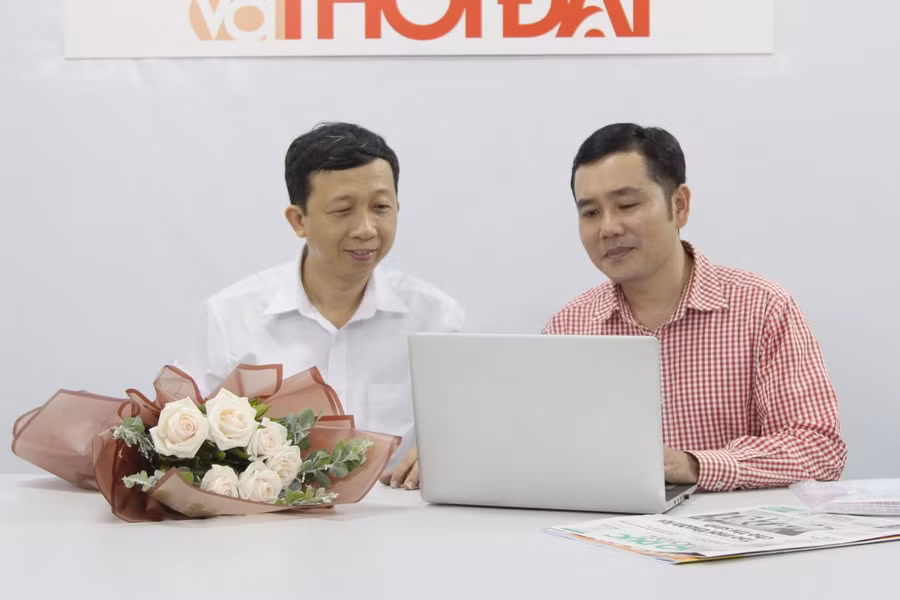 TS Trần Thanh Thưởng (trái) tại buổi giao lưu trực tuyến: "Đăng ký dự thi tốt nghiệp và xét tuyển đại học: Đúng và trúng" do Báo Giáo dục &amp; Thời đại tổ chức ngày 9/4.