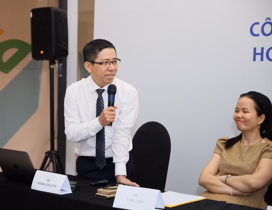 ThS Hoàng Văn Quyên - GV khoa Ngữ âm trị liệu Trường ĐH Y khoa Phạm Ngọc Thạch cho rằng hiện ở Việt Nam thiếu một tổ chức có quy mô lớn hỗ trợ toàn diện người bị tự kỷ, đồng thời thiếu bác sĩ chuyên về lĩnh vực này.