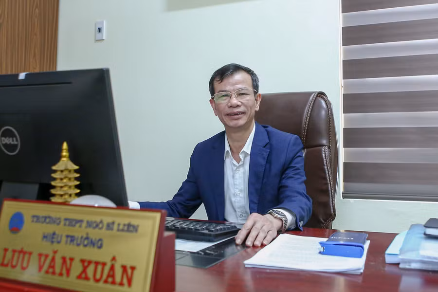 Thầy Lưu Văn Xuân - Hiệu trưởng trường THPT Ngô Sĩ Liên chia sẻ với báo GD&amp;TĐ.